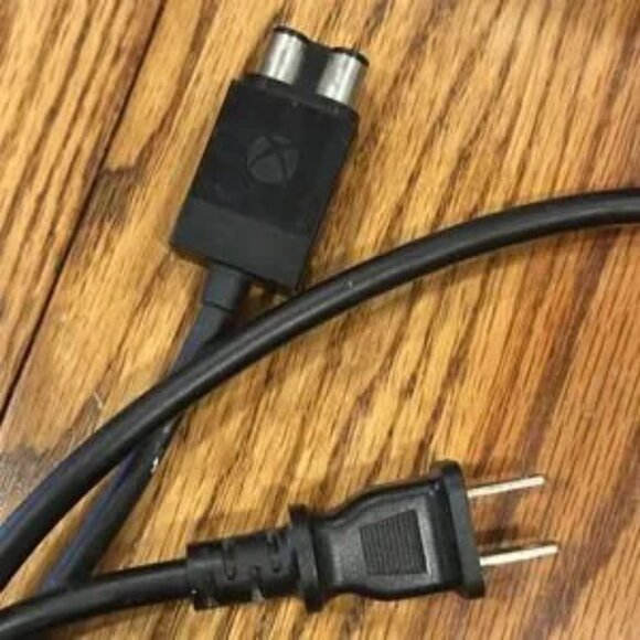 Xbox One Console Model 1540 Bundle - Picture 2 of 8